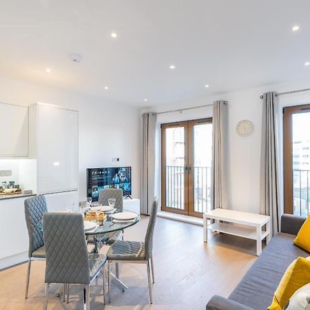 St Albans 2 Bed Luxury City Apartment, 5 Mins Walk To Train & Allocated Parking Exterior foto