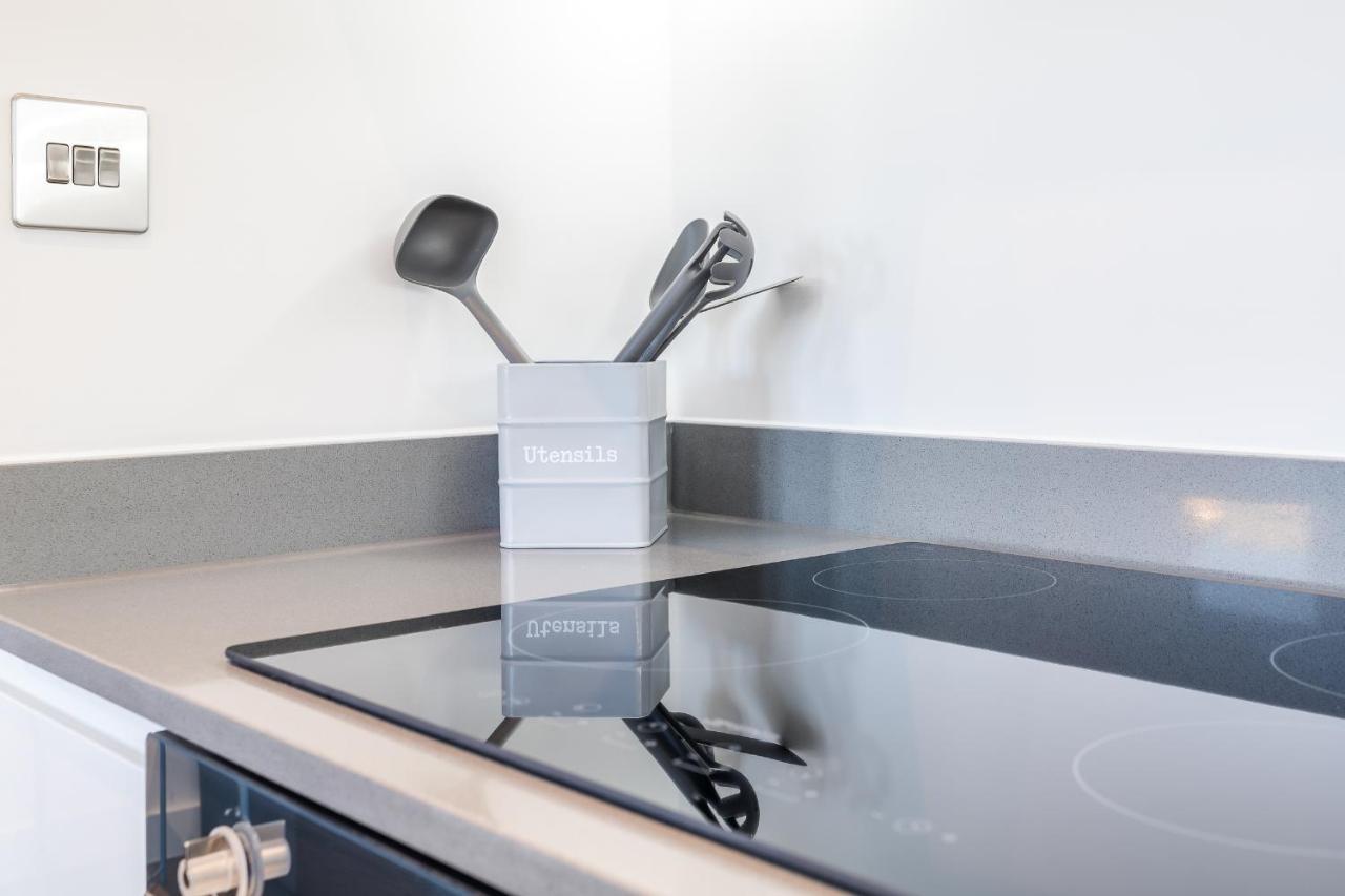 St Albans 2 Bed Luxury City Apartment, 5 Mins Walk To Train & Allocated Parking Exterior foto