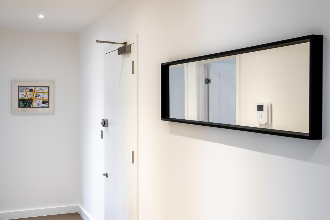 St Albans 2 Bed Luxury City Apartment, 5 Mins Walk To Train & Allocated Parking Exterior foto