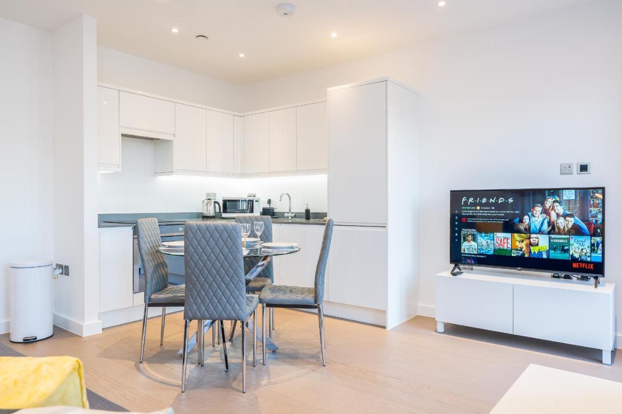St Albans 2 Bed Luxury City Apartment, 5 Mins Walk To Train & Allocated Parking Exterior foto