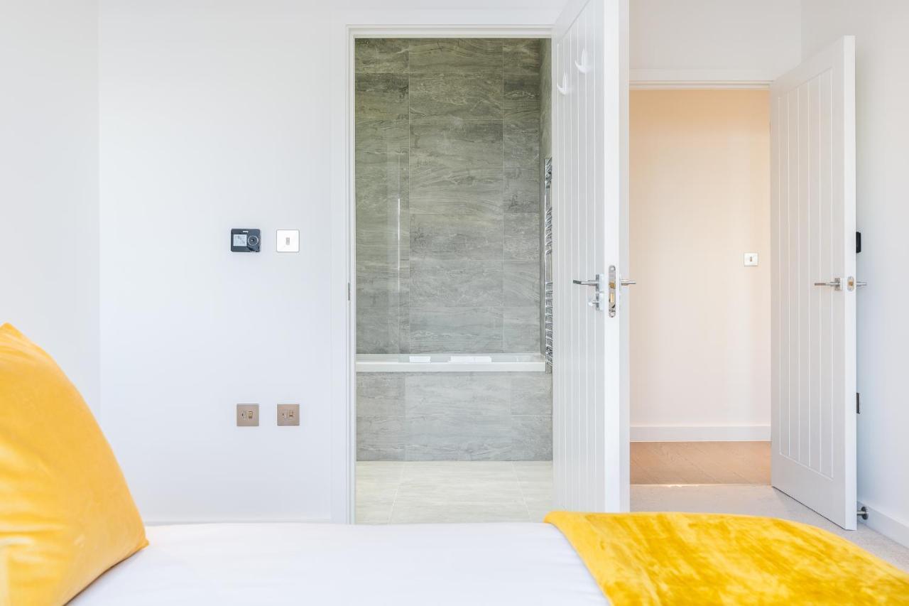 St Albans 2 Bed Luxury City Apartment, 5 Mins Walk To Train & Allocated Parking Exterior foto